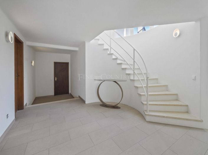 Image No.6-3 Bed Property for sale