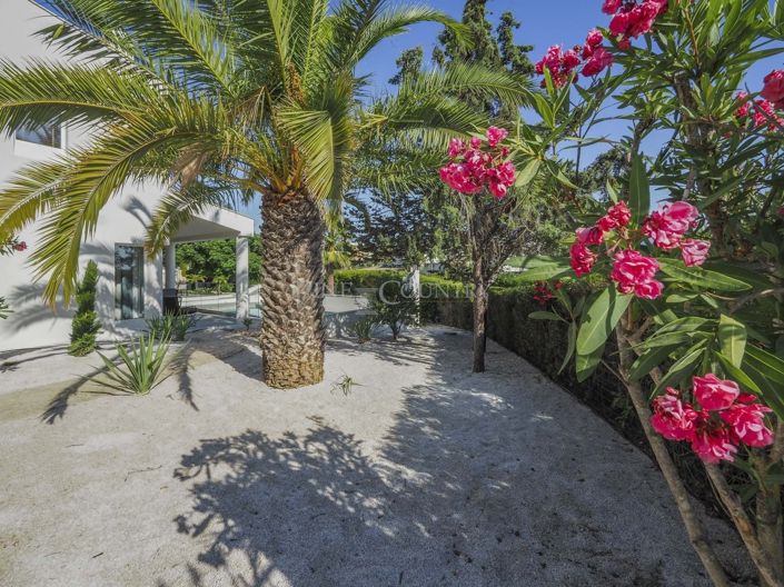 Image No.62-3 Bed Property for sale