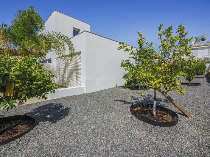 Image No.42-3 Bed Property for sale