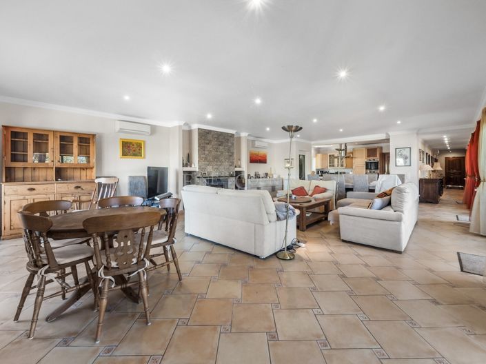 Image No.5-4 Bed Property for sale