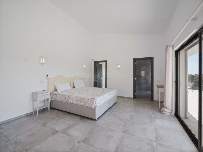 Image No.11-4 Bed Property for sale