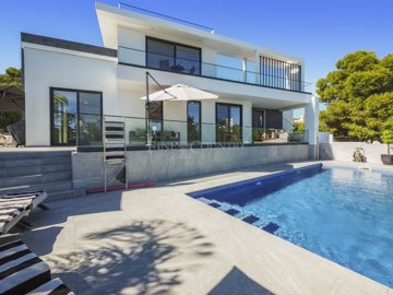 4 Bed Property for sale