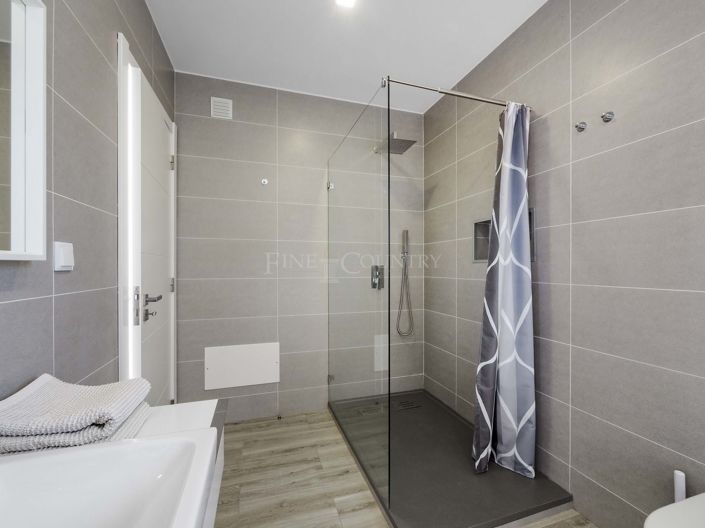 Image No.25-4 Bed Property for sale