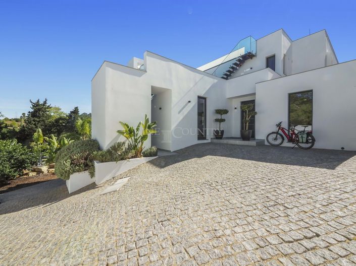 Image No.37-4 Bed Property for sale