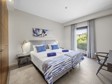 2104-359460-b952a8cbdbc2fd66601ce91bb265b9cce