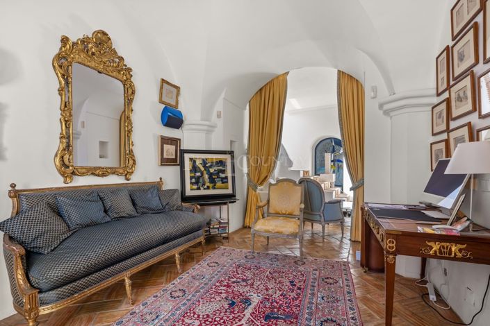 Image No.14-6 Bed Property for sale