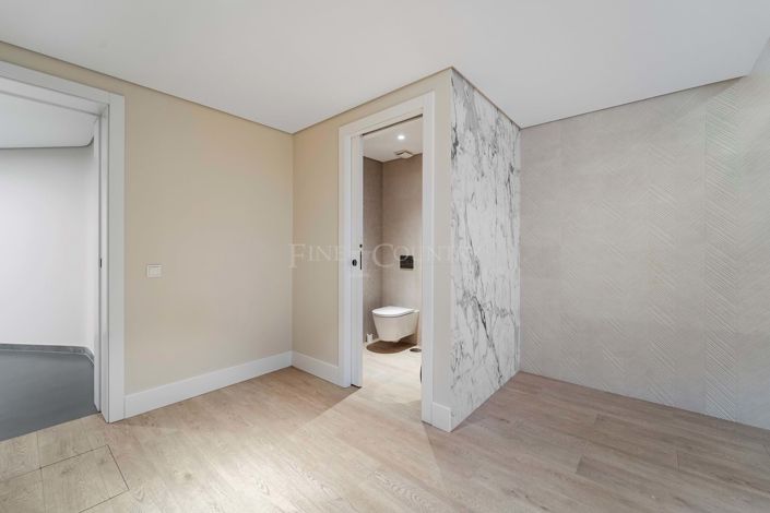 Image No.53-4 Bed Villa for sale