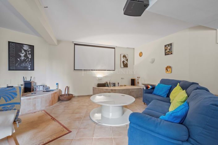 Image No.40-5 Bed Villa for sale