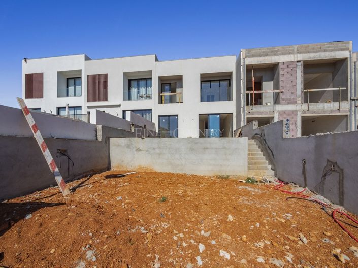 Image No.12-4 Bed Townhouse for sale