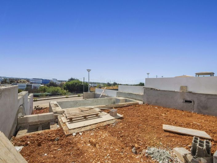 Image No.2-4 Bed Townhouse for sale