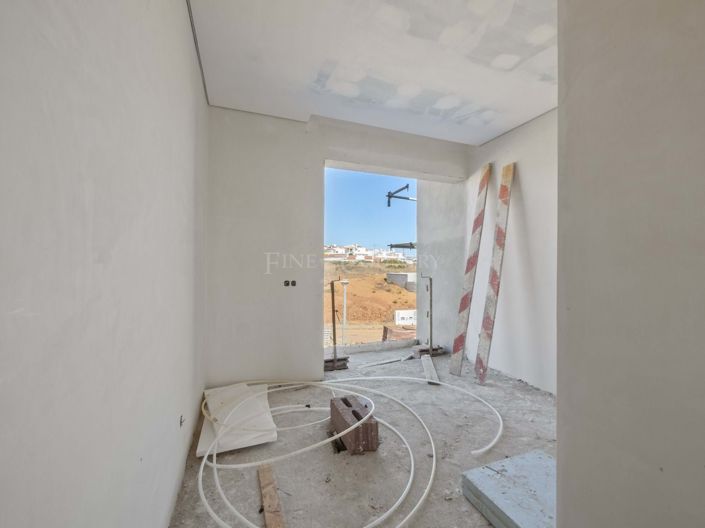 Image No.8-4 Bed Townhouse for sale