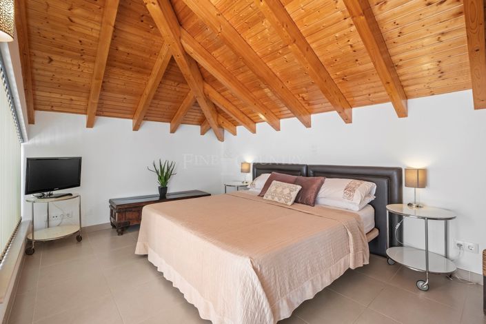 Image No.19-6 Bed Townhouse for sale