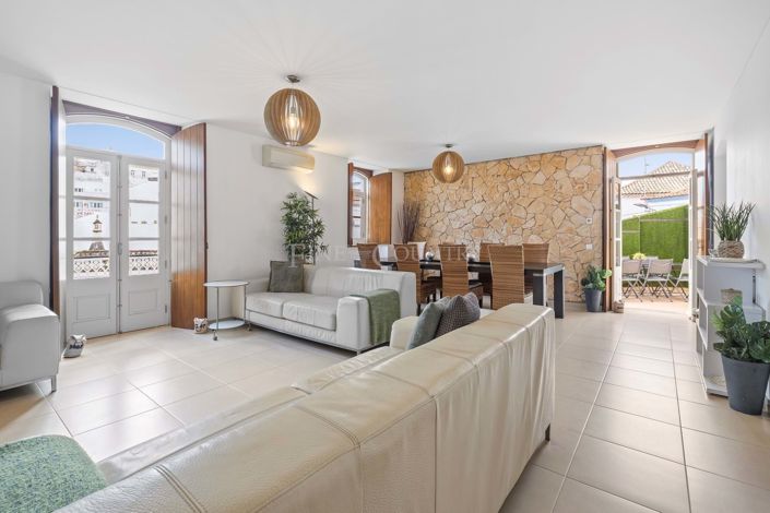 Image No.2-6 Bed Townhouse for sale