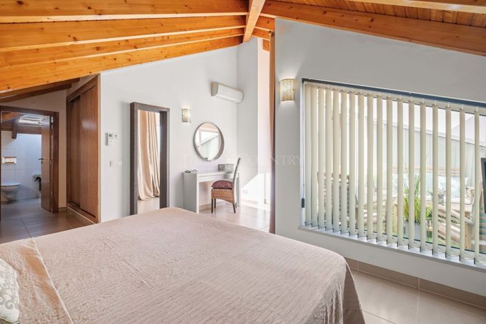 Image No.21-6 Bed Townhouse for sale