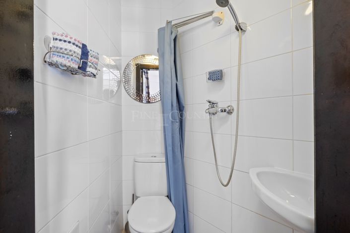 Image No.64-6 Bed Townhouse for sale