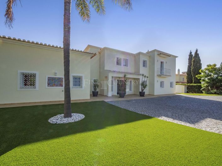 Image No.10-5 Bed Property for sale