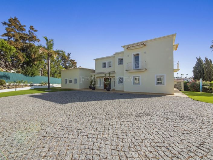 Image No.11-5 Bed Property for sale