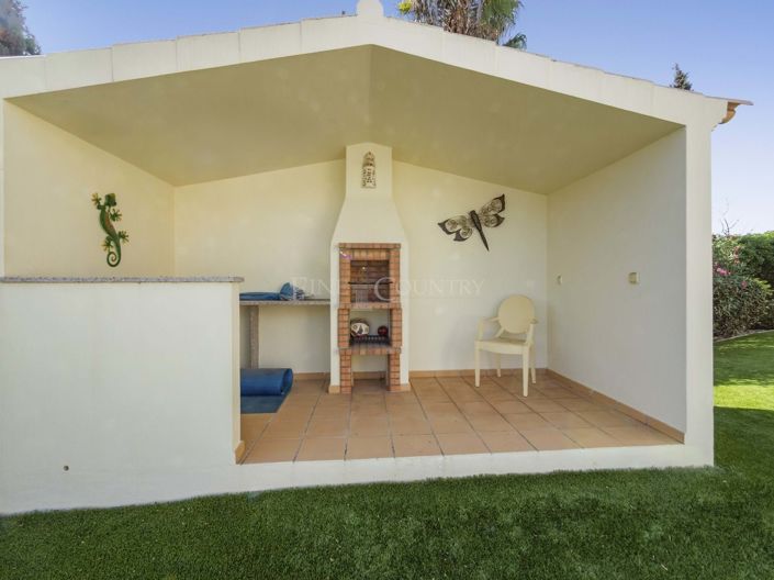 Image No.12-5 Bed Property for sale