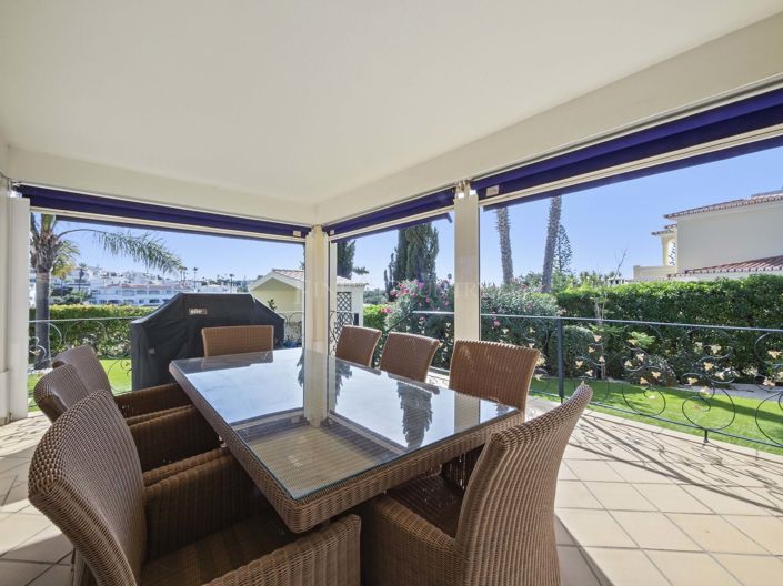 Image No.19-5 Bed Property for sale