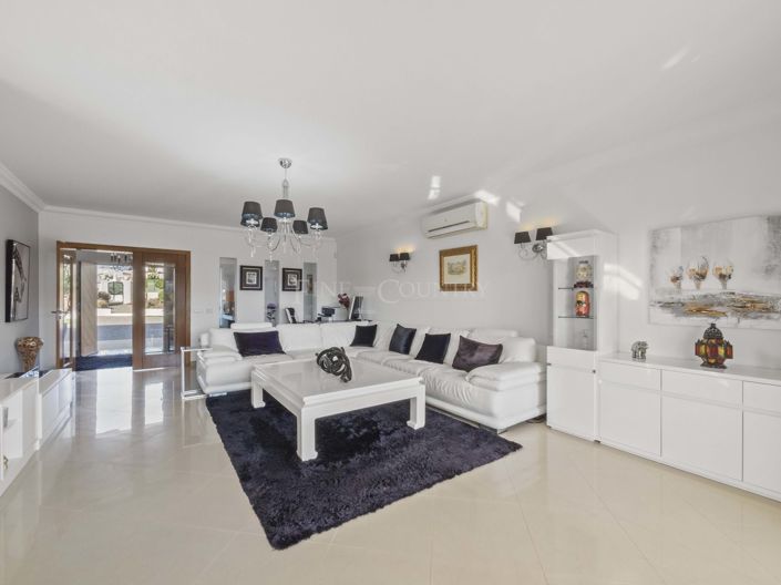 Image No.22-5 Bed Property for sale