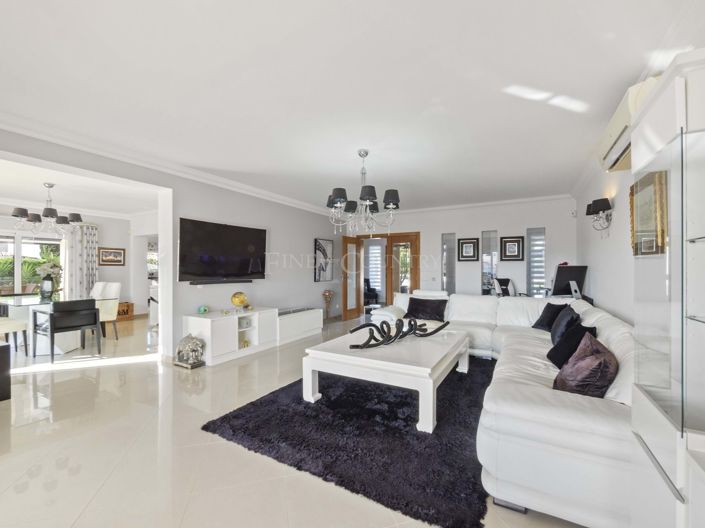 Image No.23-5 Bed Property for sale