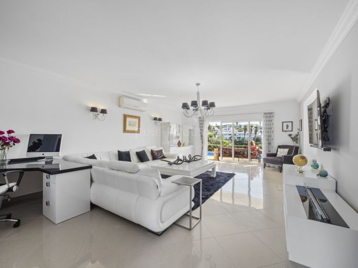 Image No.24-5 Bed Property for sale