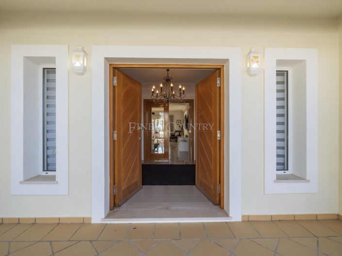 Image No.26-5 Bed Property for sale