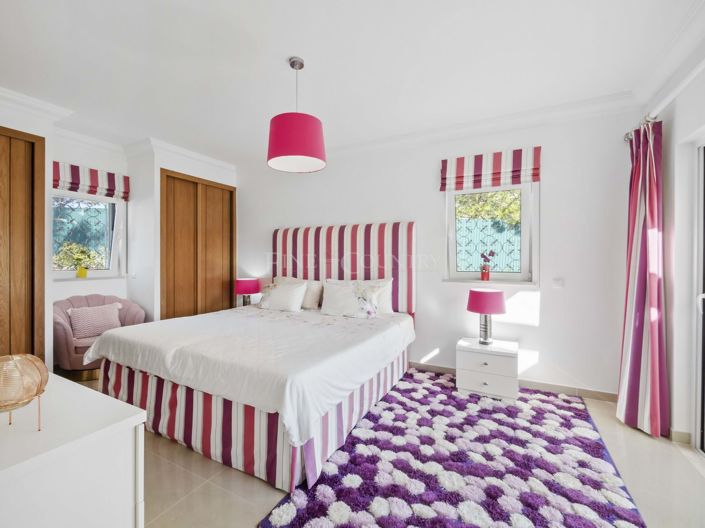 Image No.28-5 Bed Property for sale