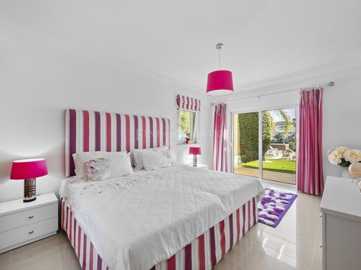 Image No.30-5 Bed Property for sale