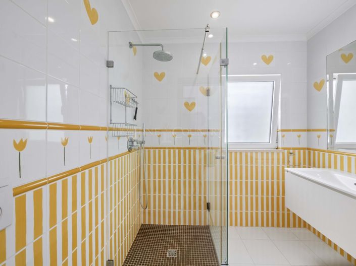 Image No.32-5 Bed Property for sale