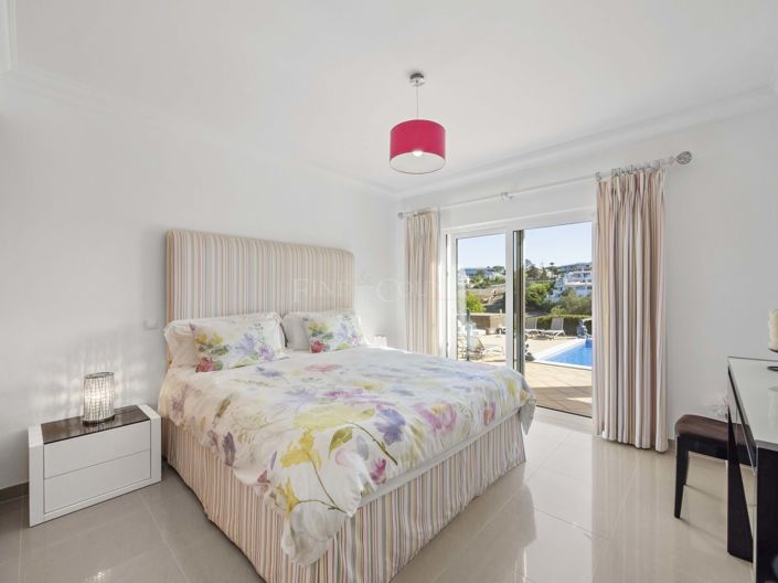 Image No.33-5 Bed Property for sale