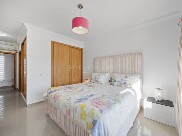 Image No.34-5 Bed Property for sale