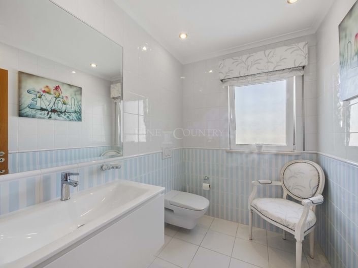 Image No.36-5 Bed Property for sale