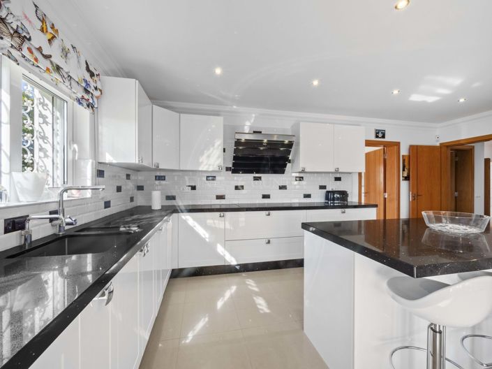 Image No.39-5 Bed Property for sale