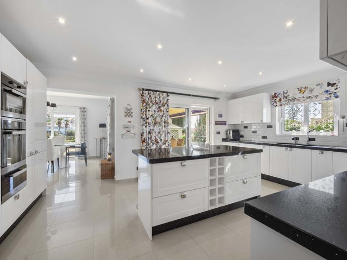 Image No.41-5 Bed Property for sale