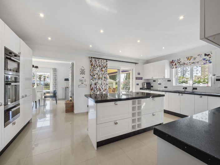 Image No.42-5 Bed Property for sale