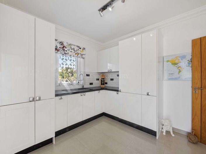 Image No.43-5 Bed Property for sale