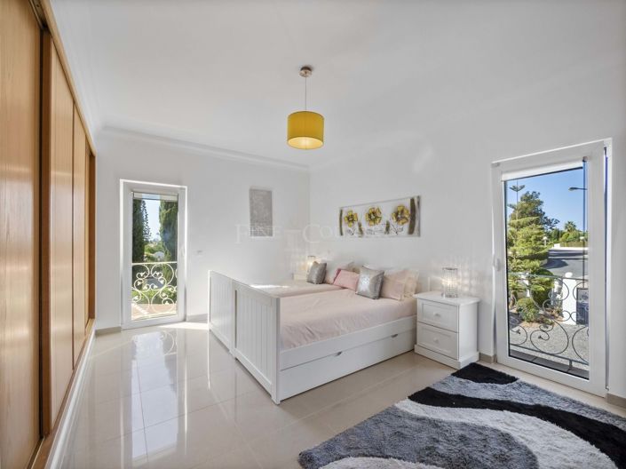 Image No.45-5 Bed Property for sale