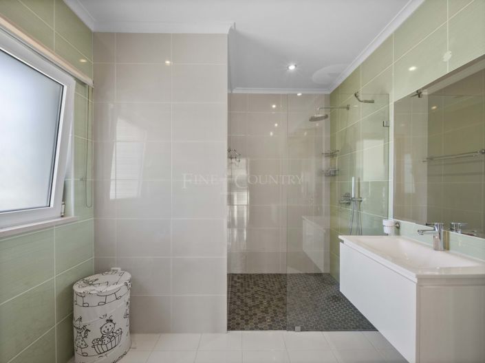 Image No.47-5 Bed Property for sale