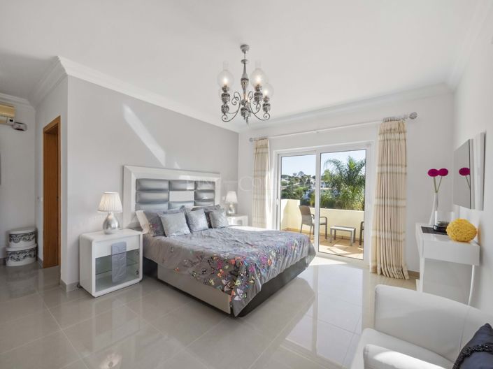 Image No.50-5 Bed Property for sale