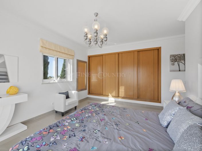 Image No.52-5 Bed Property for sale