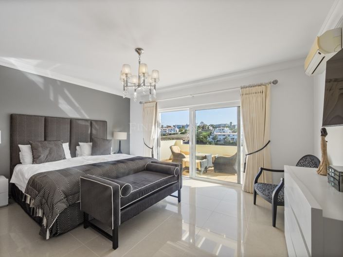 Image No.54-5 Bed Property for sale