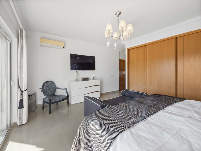 Image No.57-5 Bed Property for sale