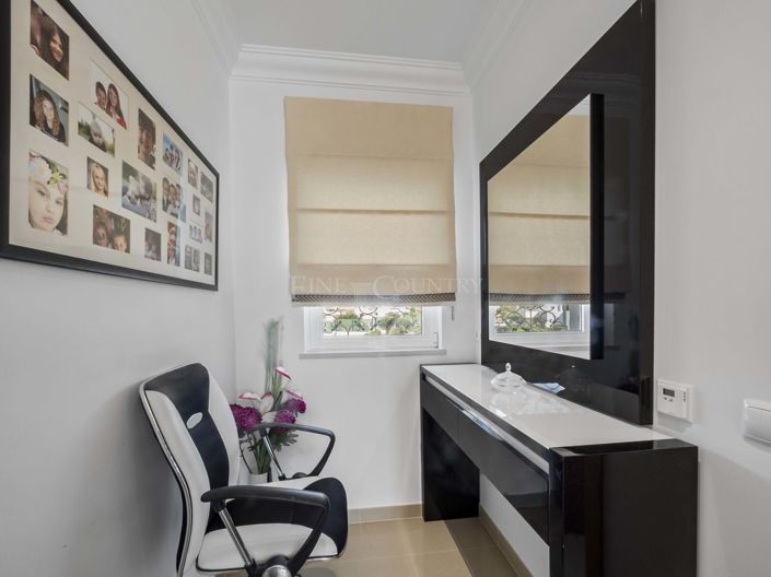 Image No.58-5 Bed Property for sale