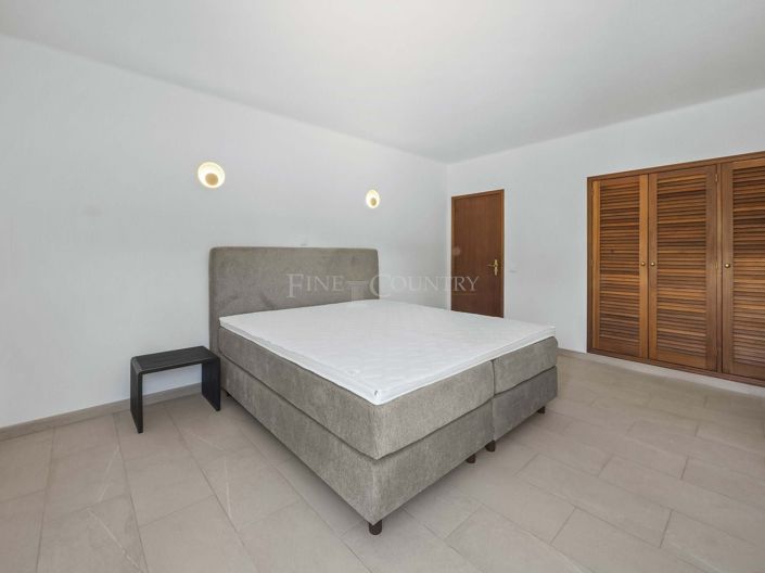 Image No.20-3 Bed Property for sale