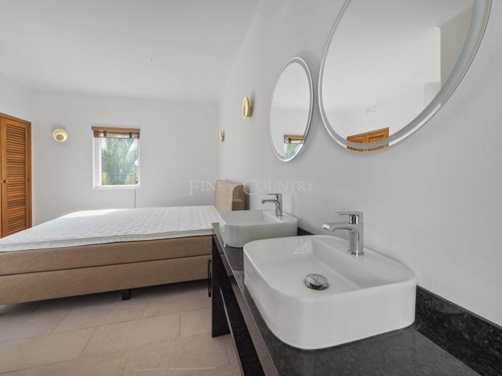 Image No.25-3 Bed Property for sale