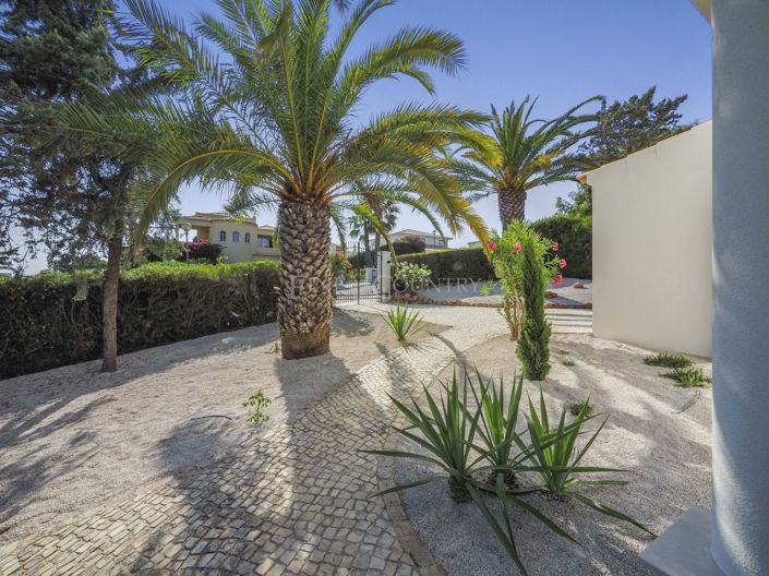 Image No.39-3 Bed Property for sale