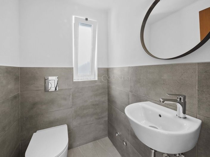 Image No.5-3 Bed Property for sale