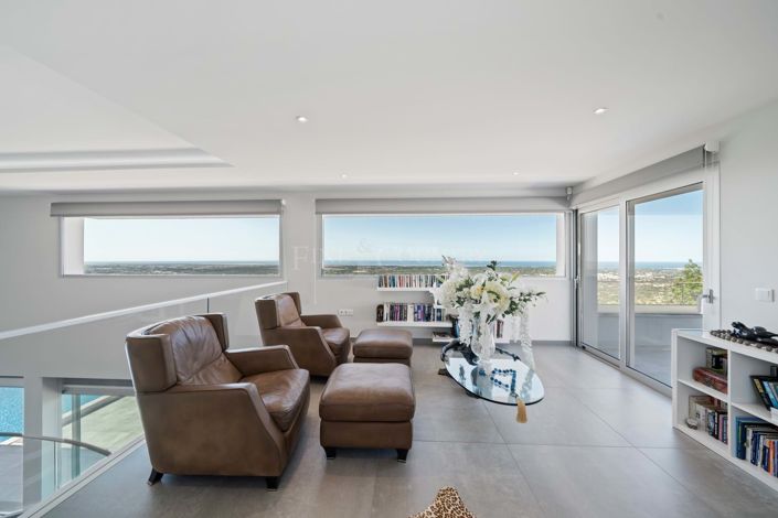 Image No.73-3 Bed Villa for sale