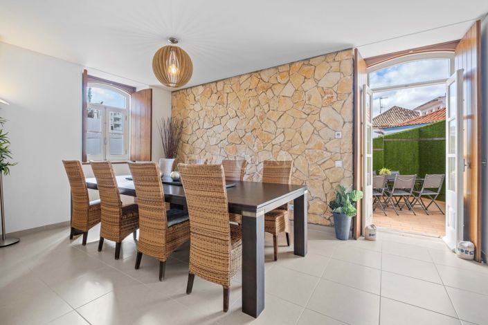 Image No.11-6 Bed Townhouse for sale